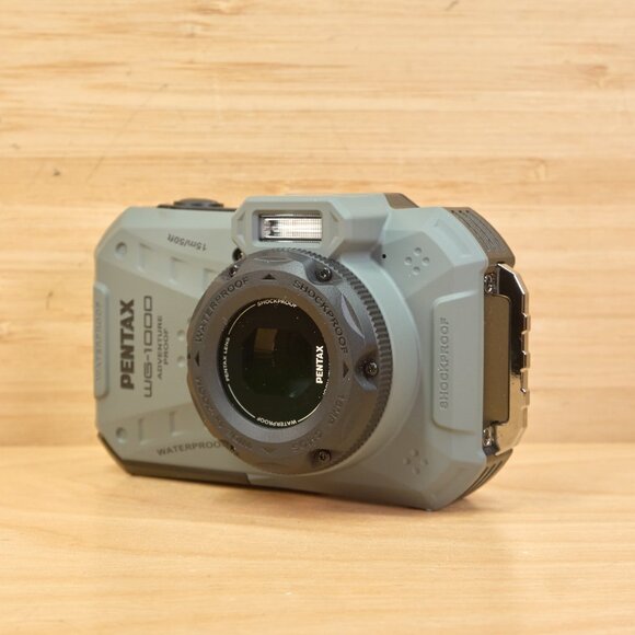 Pentax WG-1000 Adventure Proof 16MP Digital Camera - Picture 3 of 10